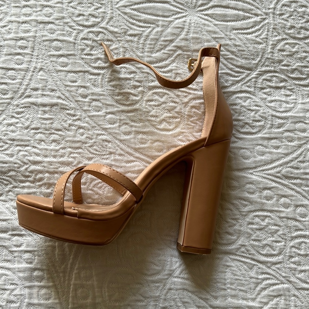 Lulus nude platform heels. Brand new! Never worn